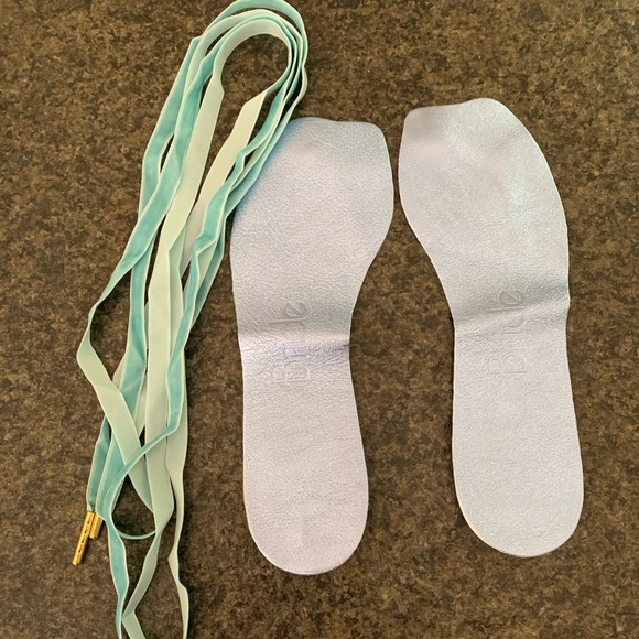 Turquoise bridal shoelaces and baby blue bridal shoe comfort pads NEW - Picture 1 of 4